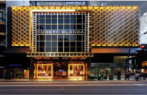 赤壁门头设计与商业空间的纽带。