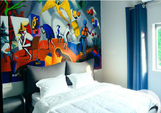 赤壁对于酒店的墙体彩绘而言更注重哪些方面？